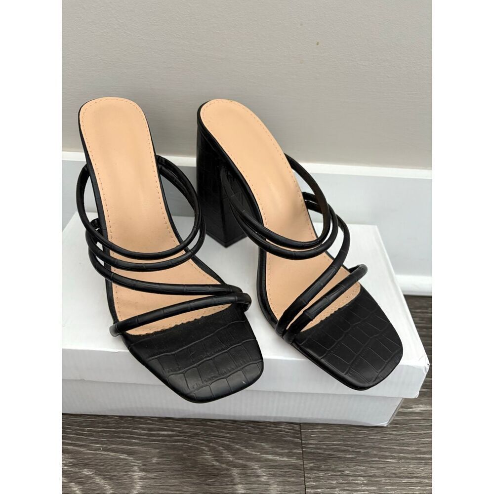 NIB Black Strappy 4.5” Heels Size 39 (8.5) - Picture 2 of 7